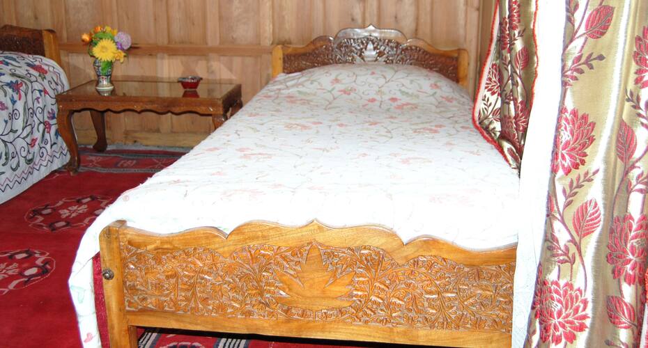Pride of India Houseboat, Srinagar 4